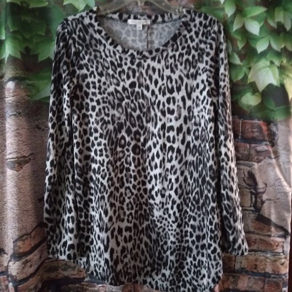 Brushed Soft Knit Assem Hem Animal Print Top - Picture 2 of 4